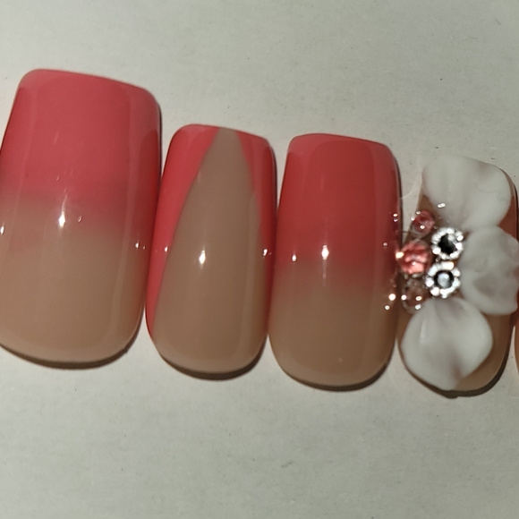 Reusable Peach Blossom Press On Nails - Size L/Medium Square - Picture 2 of 5